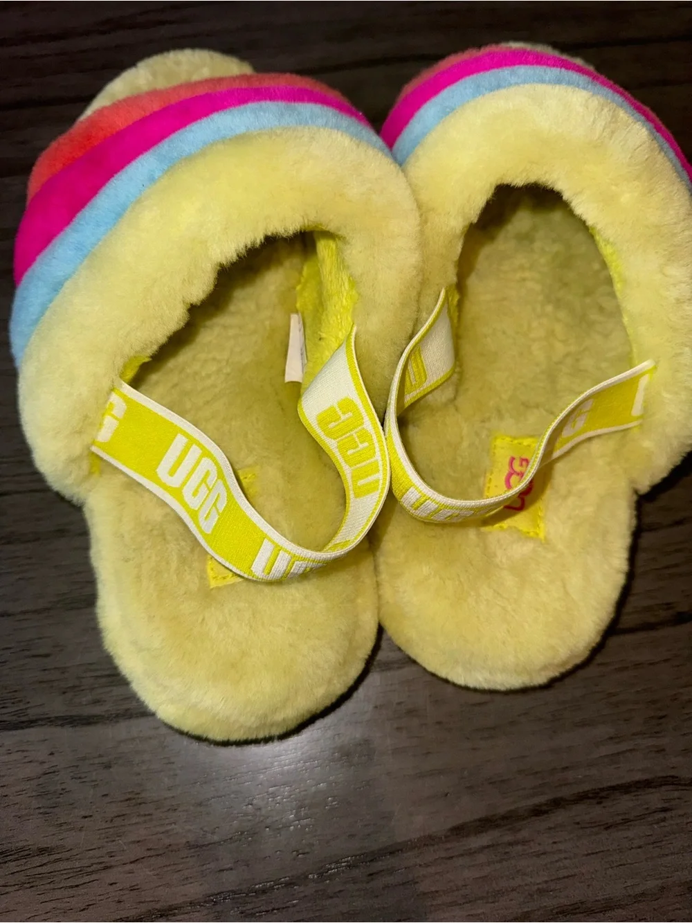 UGG FLUFF YEAH SLIDE SANDAL MULTI COLOR SHEEPSKIN WOOL YOUTH US 4 BARELY WORN
